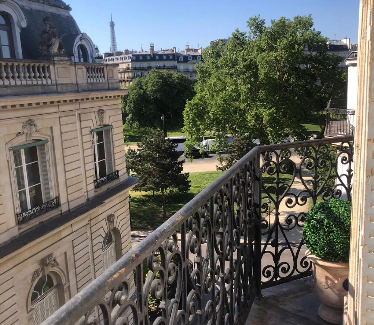 Vue Tour Eiffel Et 5 Minutes Des Champs-Elysees Appartement 2 Chambres Paris 16 Etoile