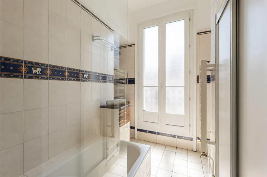 Apartment Vue Tour Eiffel Et 5 Minutes Des Champs-Elysees Appartement 2 Chambres Paris 16 Etoile