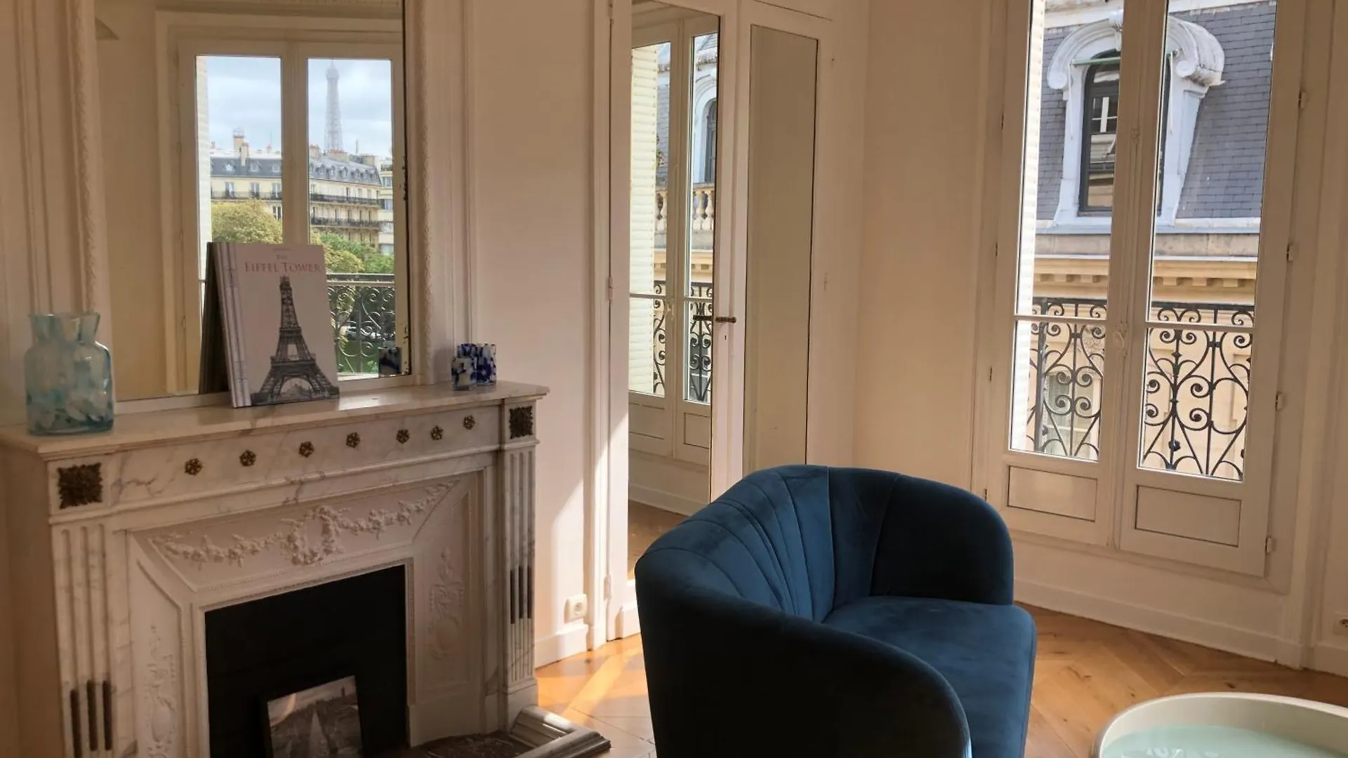 Vue Tour Eiffel Et 5 Minutes Des Champs-Elysees Appartement 2 Chambres Paris 16 Etoile Apartment