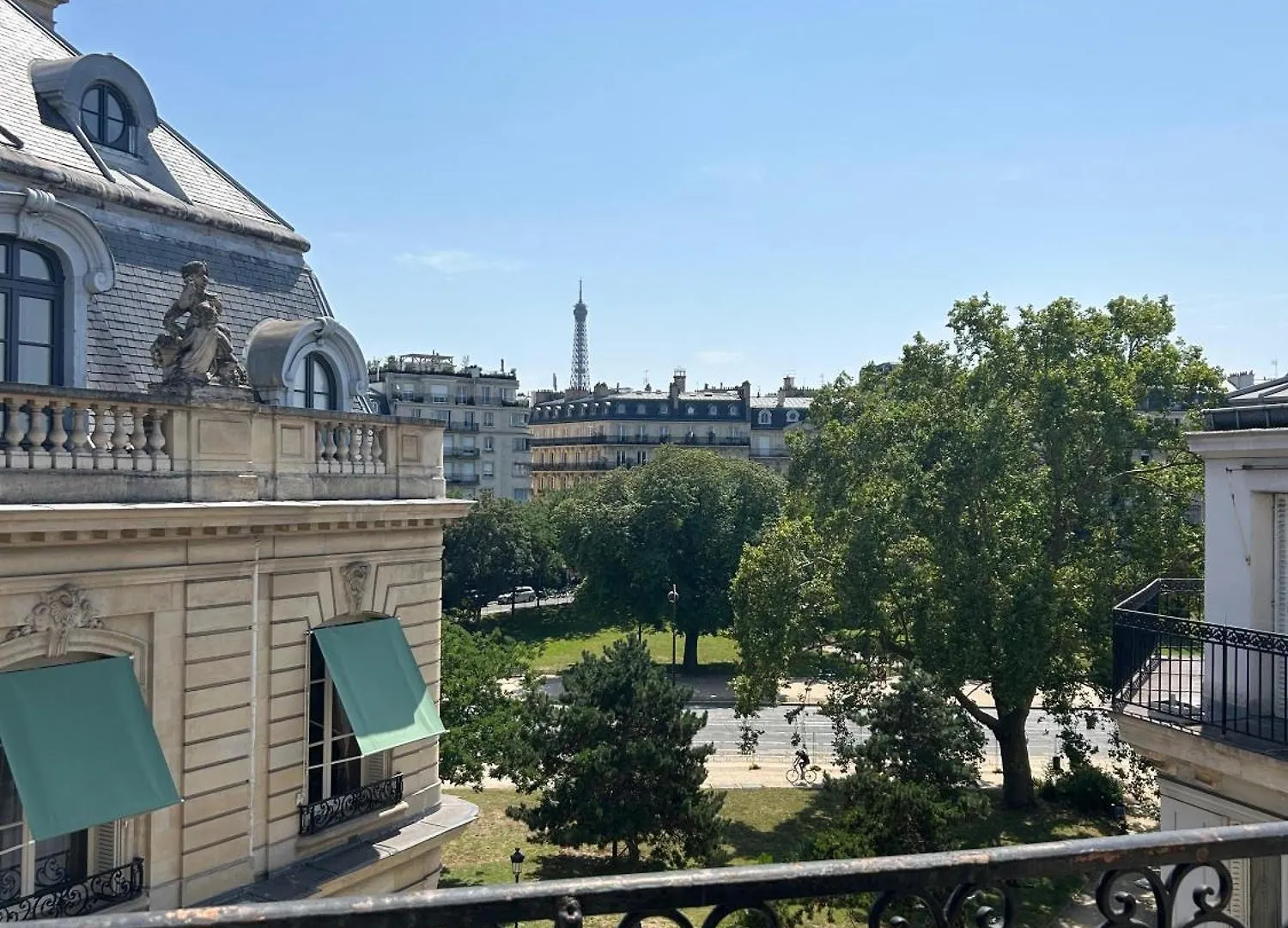 Vue Tour Eiffel Et 5 Minutes Des Champs-Elysees Appartement 2 Chambres Paris 16 Etoile